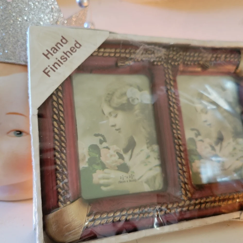 Victorian Look Picture Frames ~ NIB/NWT ~ 2 Packs  ~ 2.5